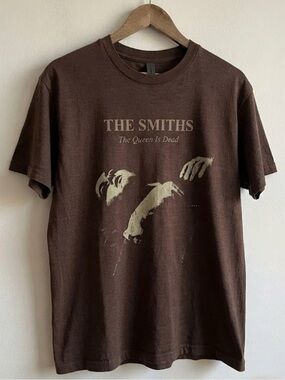Gildan Brown The Smiths 'The Queen Is Dead' Graphic Tee | Unisex Shirt